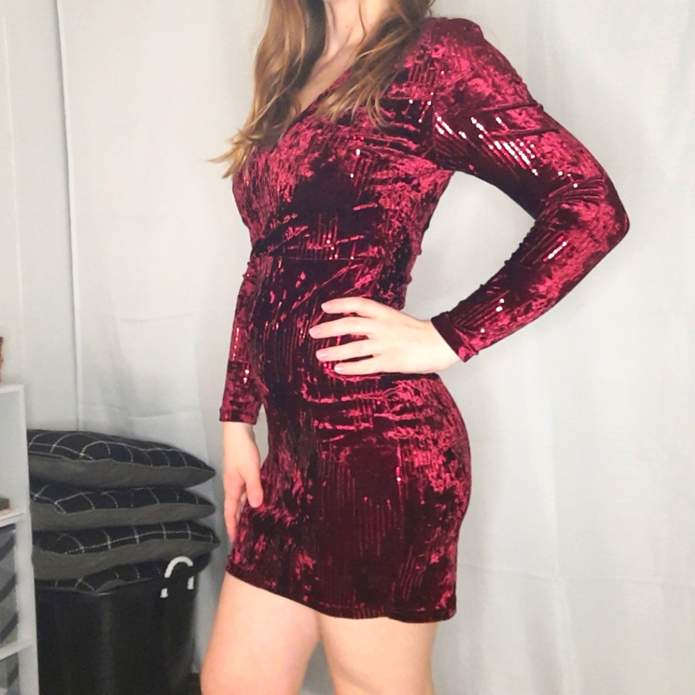 MAROON SIZE M VELVET SEQUINS MINI DRESS